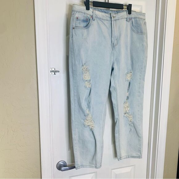 Wild Fable High Rise Mom Jean Size 18 Distressed Light Denim Wash - Picture 3 of 9
